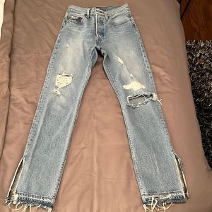 light wash distressed levi’s 501’s!
